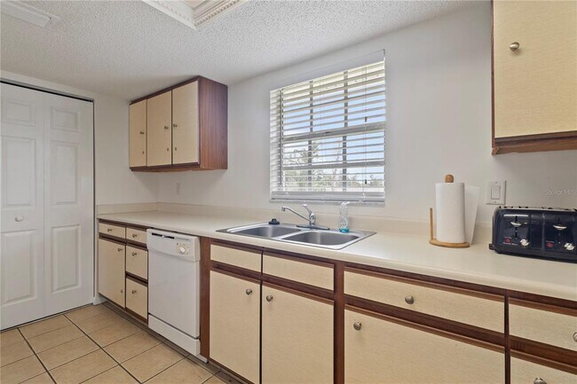 Building Photo - 1531 Placida Rd