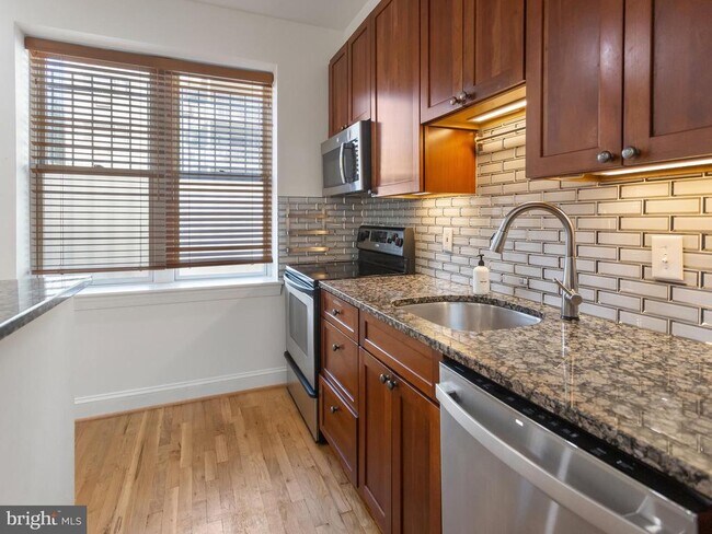 Building Photo - 1417 Chapin St NW