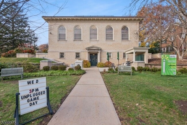 Building Photo - 258 Ridgewood Ave