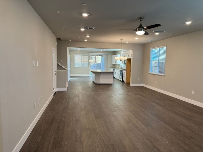 Building Photo - Recently Built Modern 4BD/2.5BA Single Family Home in Desirable Whitney Ranch Community!