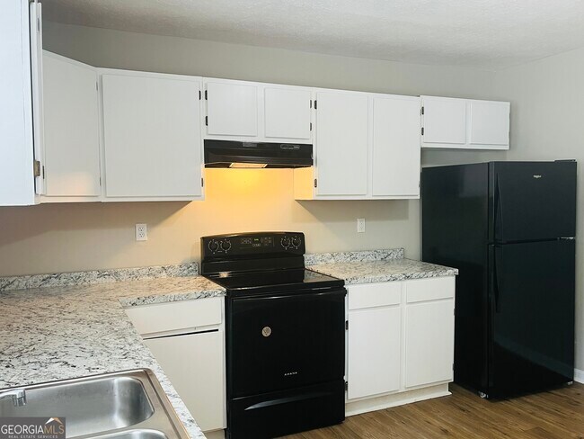 Building Photo - 900 Park Ave