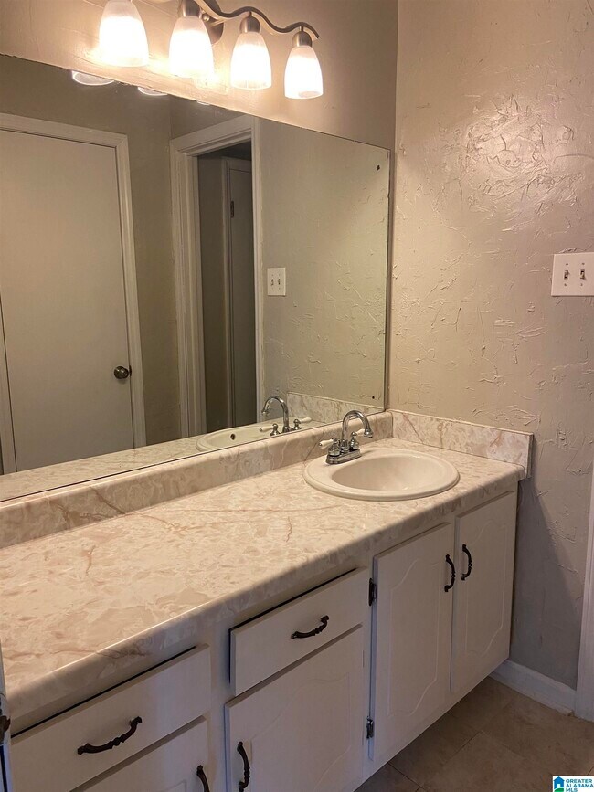 Building Photo - 205 Old Rocky Ridge Ln