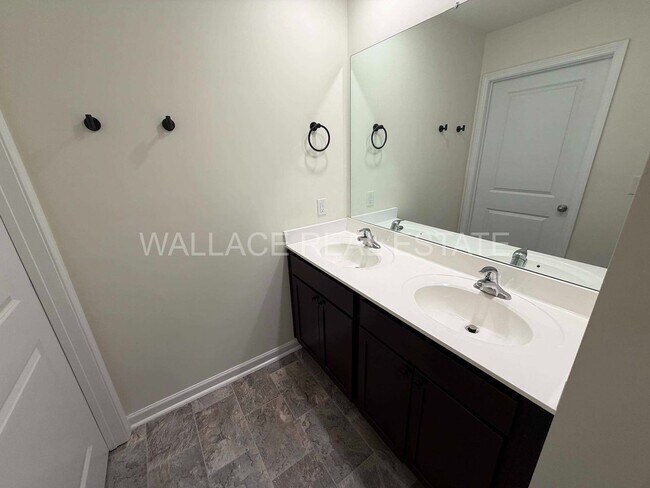 Building Photo - FIVE BEDROOM HOUSE IN FARRAGUT/HARDIN VALLEY AREA!!