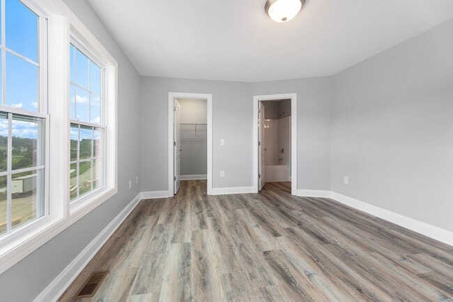 Building Photo - Available for the 2026-2027 lease term.