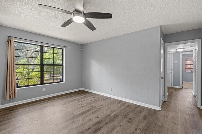 Building Photo - Beautiful Home
