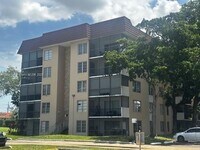 Building Photo - 4160 Inverrary Dr