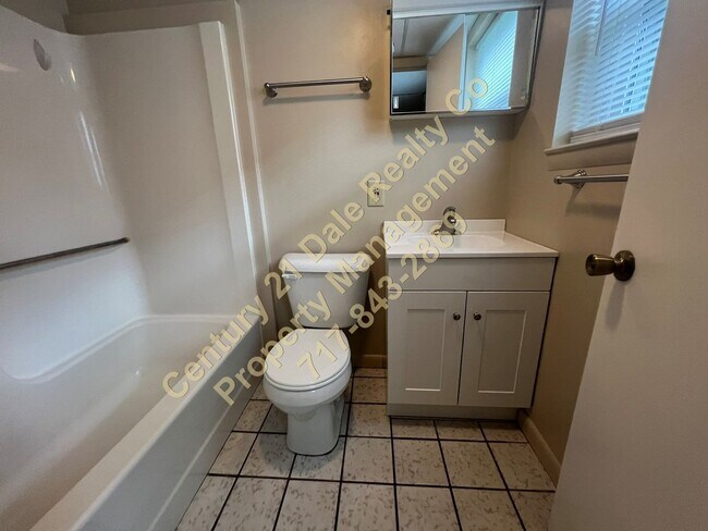 Building Photo - Beautiful 1 BR Apartment on East Market Street
