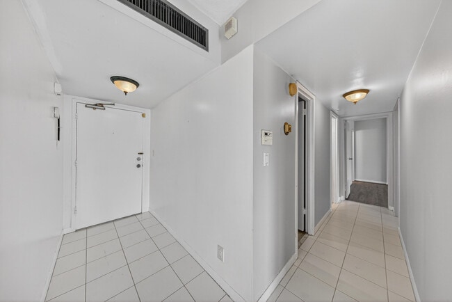 Building Photo - 1831 NE 38th St