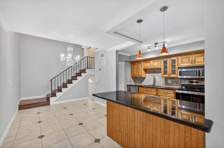 Building Photo - 382 Golfview Rd