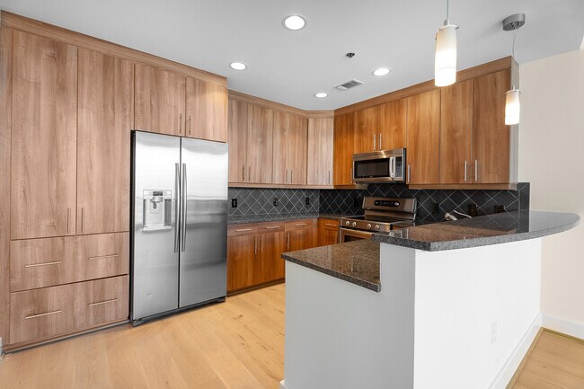 Building Photo - 1080 Peachtree St NE