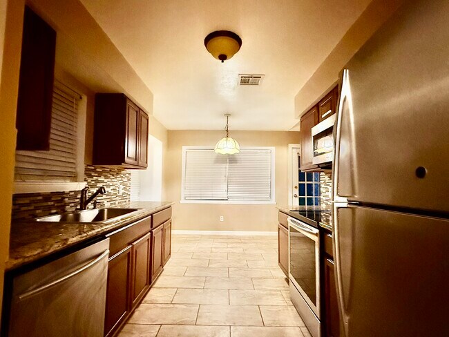 Building Photo - 9610 Crail Dr