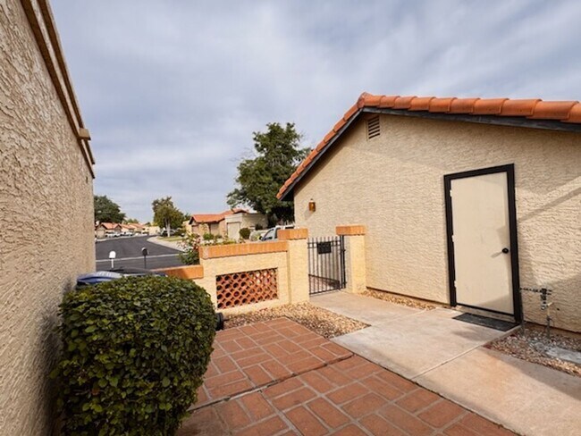 Building Photo - 2+ Mesa Rental