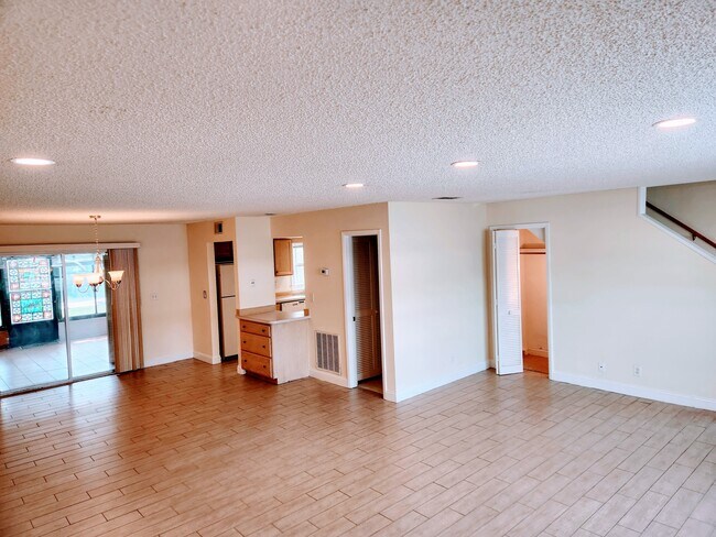 Building Photo - 695 A 1 A