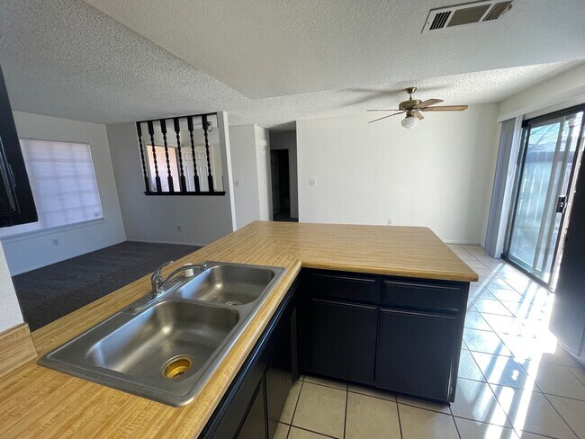 Building Photo - 20292 Thunderbird Rd