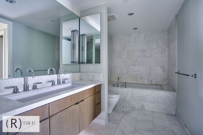 Building Photo - Oceanview Luxurious Chic Condo for High Quality Lifestyle