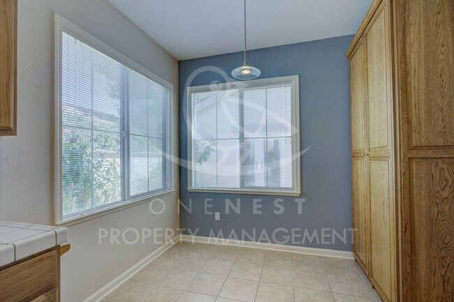 Building Photo - 400 Lilypond Ln