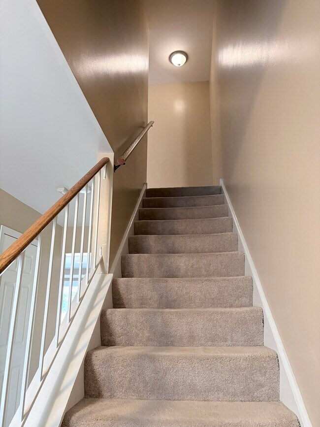 Building Photo - 1428 W Sapphire Dr