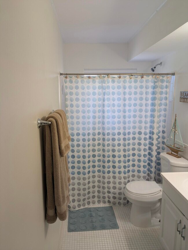 Building Photo - 1772 Gulfstream Ave