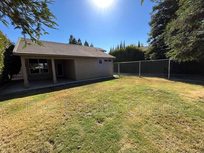 Building Photo - 1422 E Mesa Ct