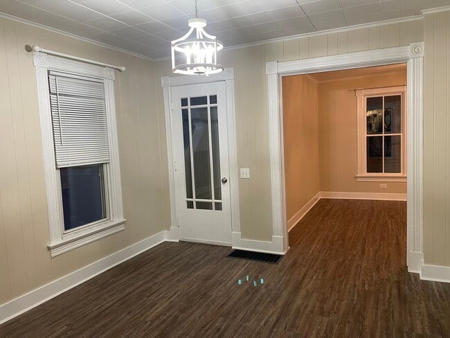 Building Photo - 242 N Hamilton St