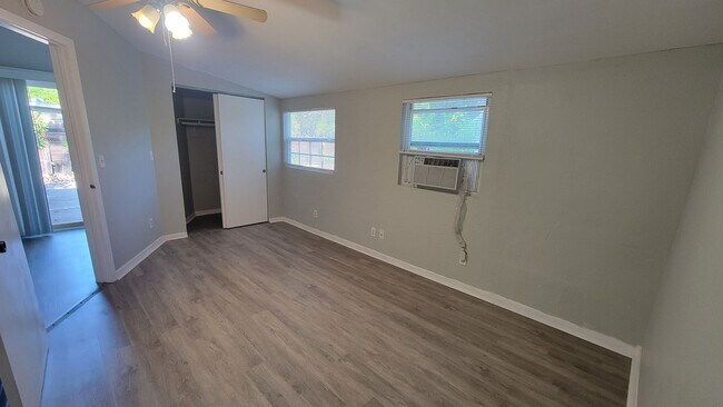 Building Photo - 617 59th Ave Dr W