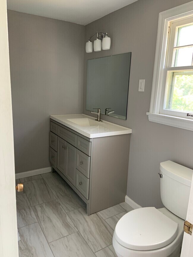 Building Photo - 2050 New Linden Rd