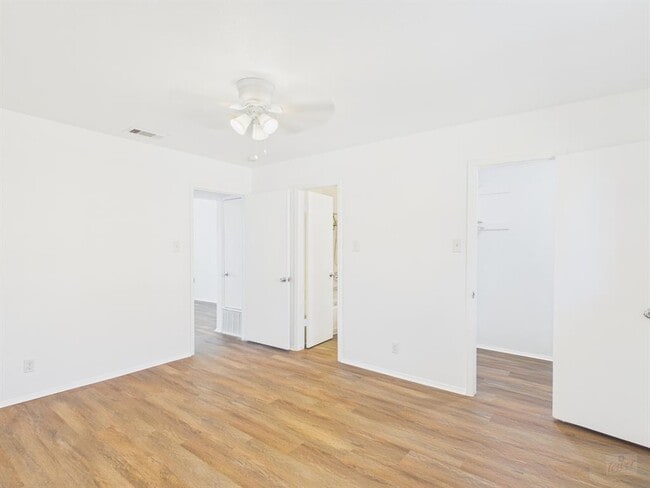 Building Photo - 1303 Hollow Creek Dr