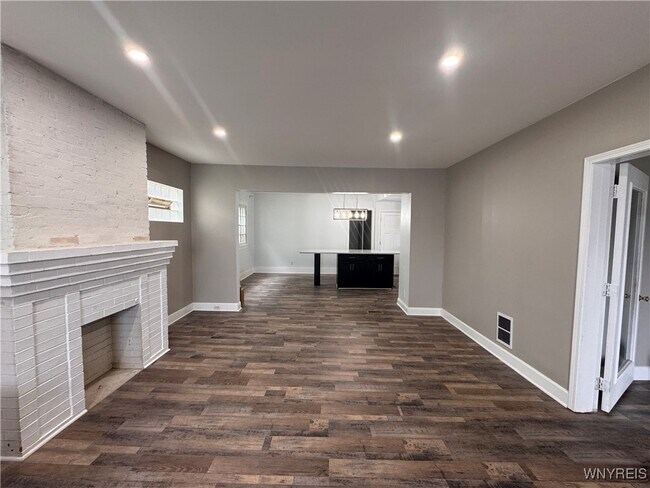 Building Photo - 1133 Hertel Ave