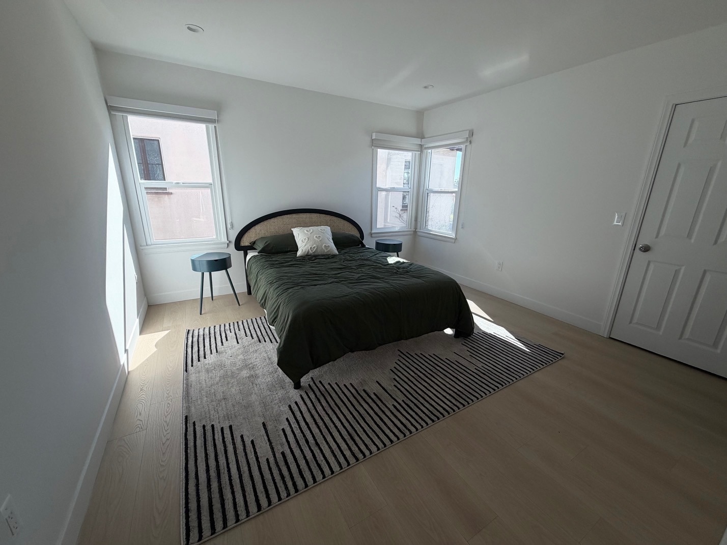 Building Photo - 1546 S Ogden Dr