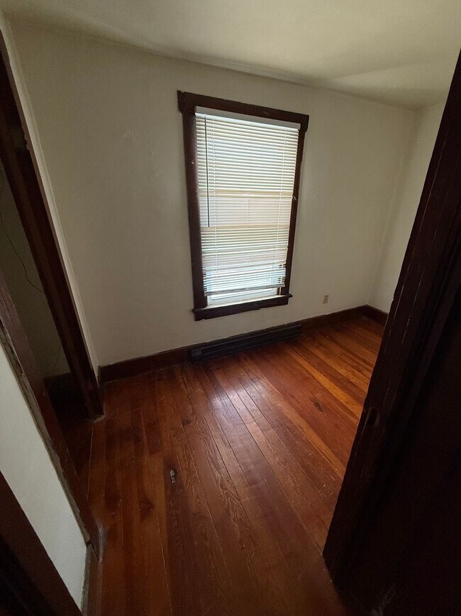 Building Photo - College Avenue, West-1206