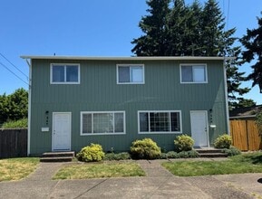Building Photo - Beautiful 3 Bed /1.5 Bath Townhouse in Albany