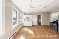 Building Photo - 50 1/2 Common St