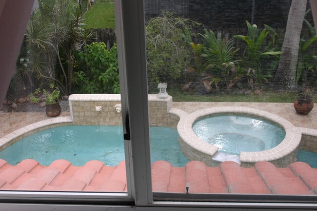 Building Photo - 7588 Parkside Ln