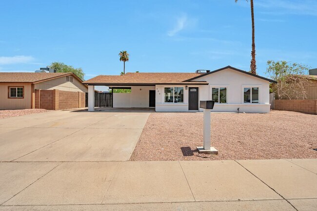 Building Photo - 906 W Colgate Dr