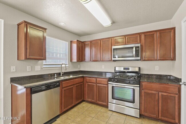 Building Photo - 2933 Pebble Rock Pl