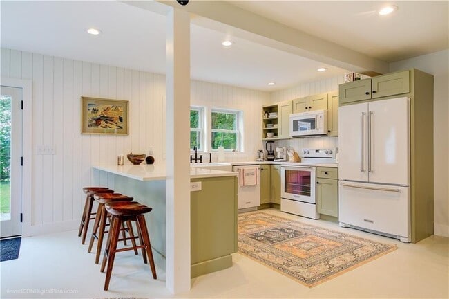 Building Photo - 59 Melrose Ave