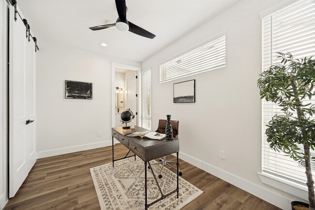 Building Photo - 5633 Live Oak St
