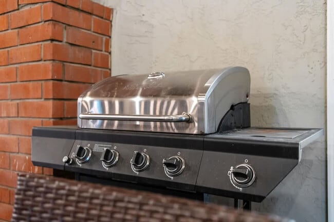 Building Photo - 13075 Old West Ave