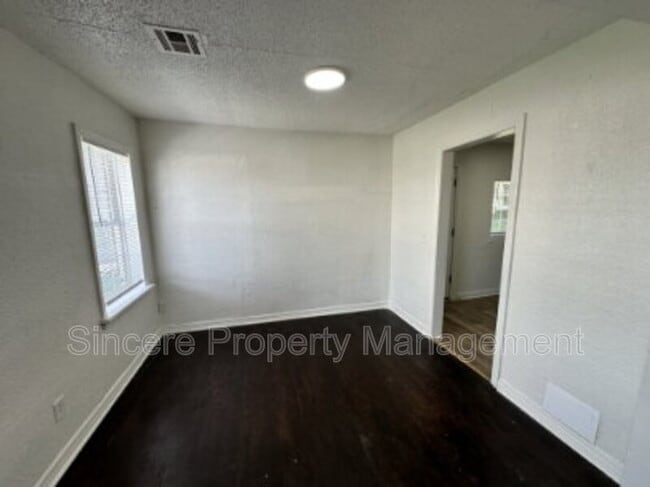 Building Photo - 2300 Granada Blvd