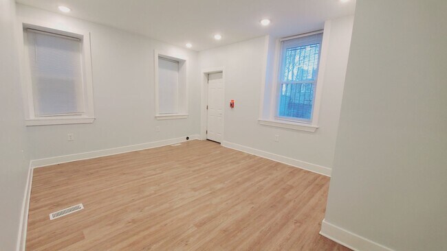 Building Photo - 4131 W Girard Ave