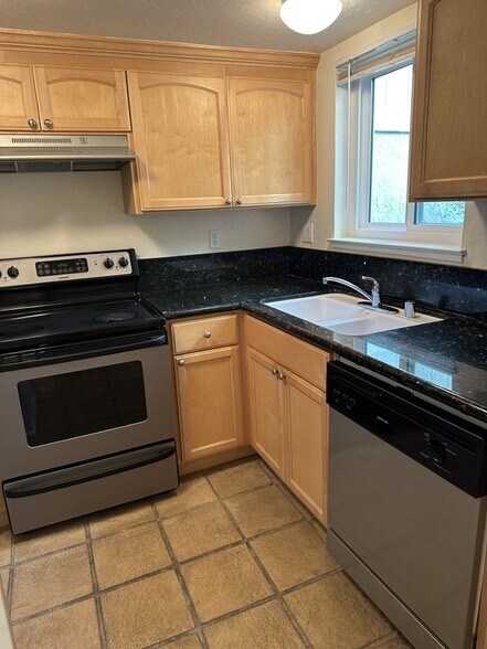 Building Photo - 101 Redding Rd