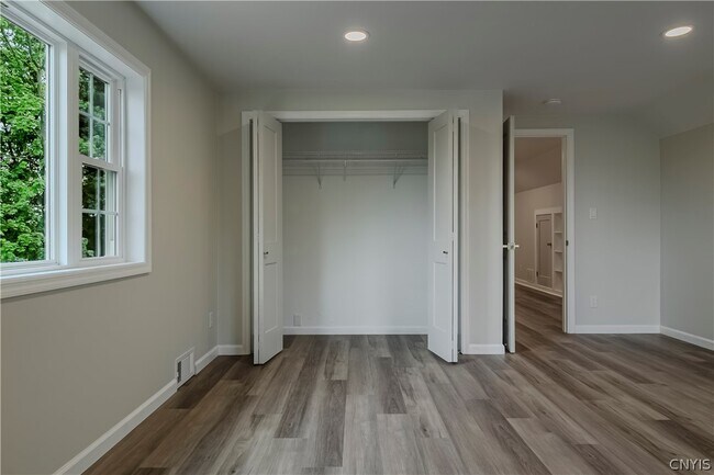 Building Photo - 8 Terrace Hill Dr