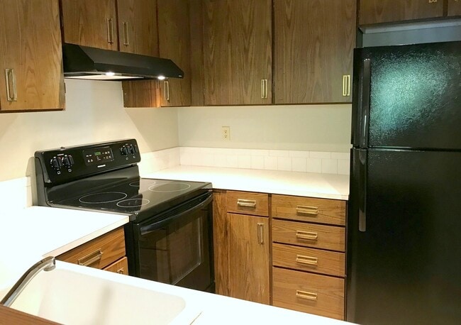 Building Photo - Spacious Condo in Secured Building – Prime...