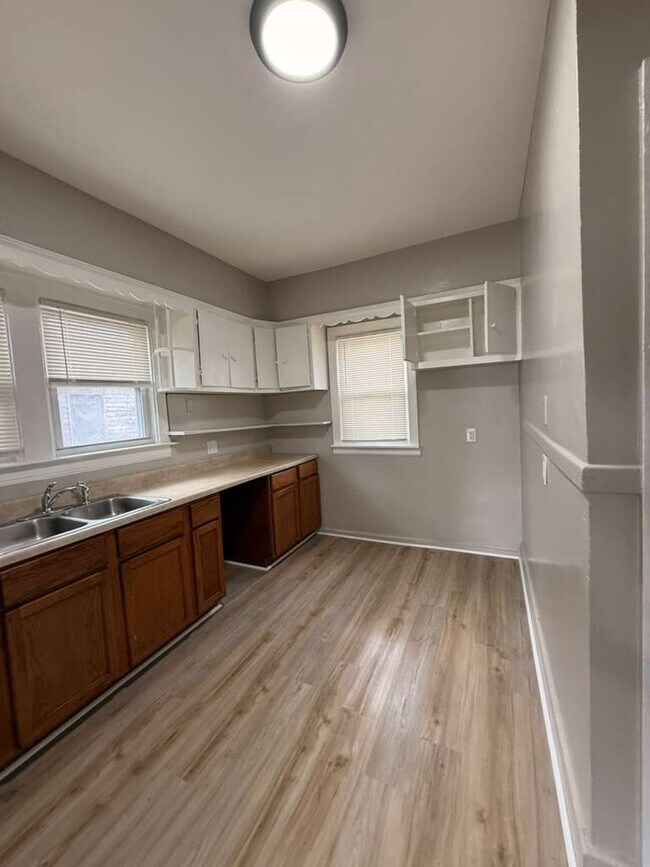 Building Photo - 13331 Strathmoor St