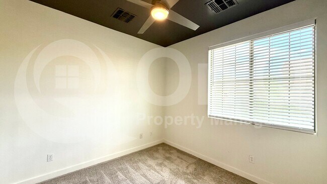 Building Photo - 4927 W Magdalena Ln