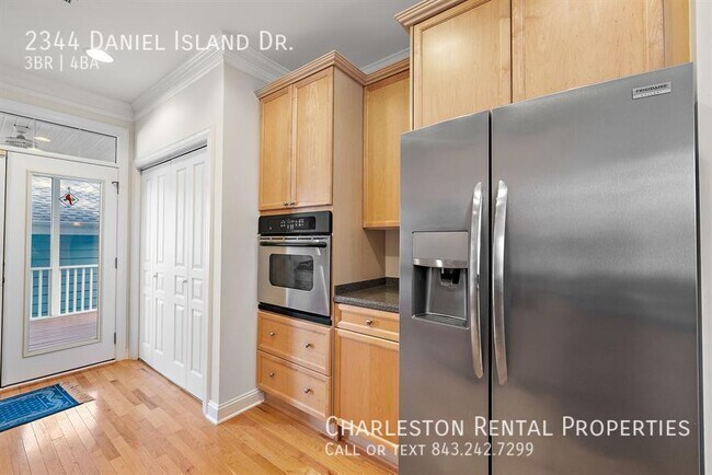 Building Photo - 2344 Daniel Island Dr