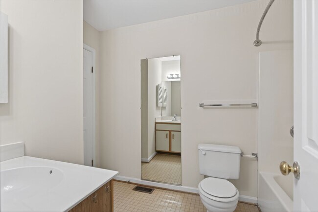 Building Photo - 227 Ashridge Ln