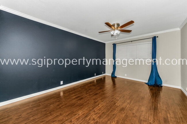 Building Photo - 7906 Royal Ln