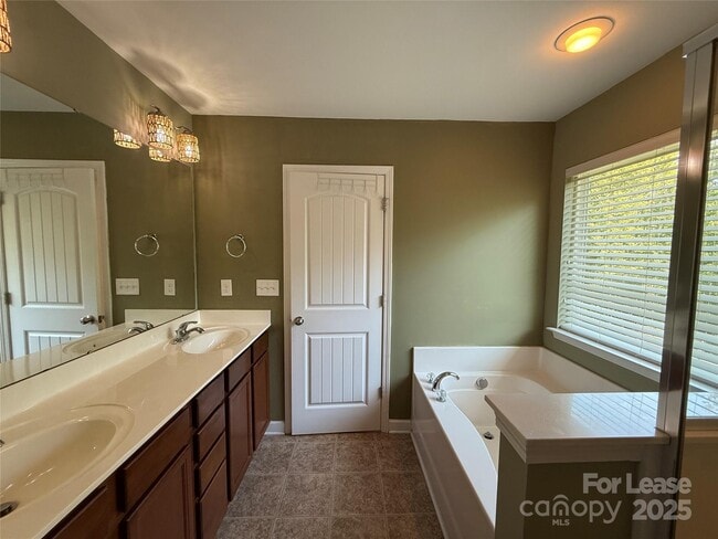 Building Photo - 17326 Caldwell Track Dr
