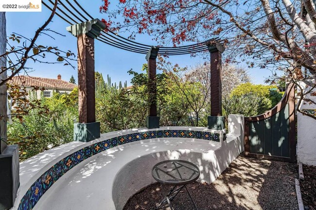 Building Photo - Elegant Furnished Spanish-Style Home, 3BR/...